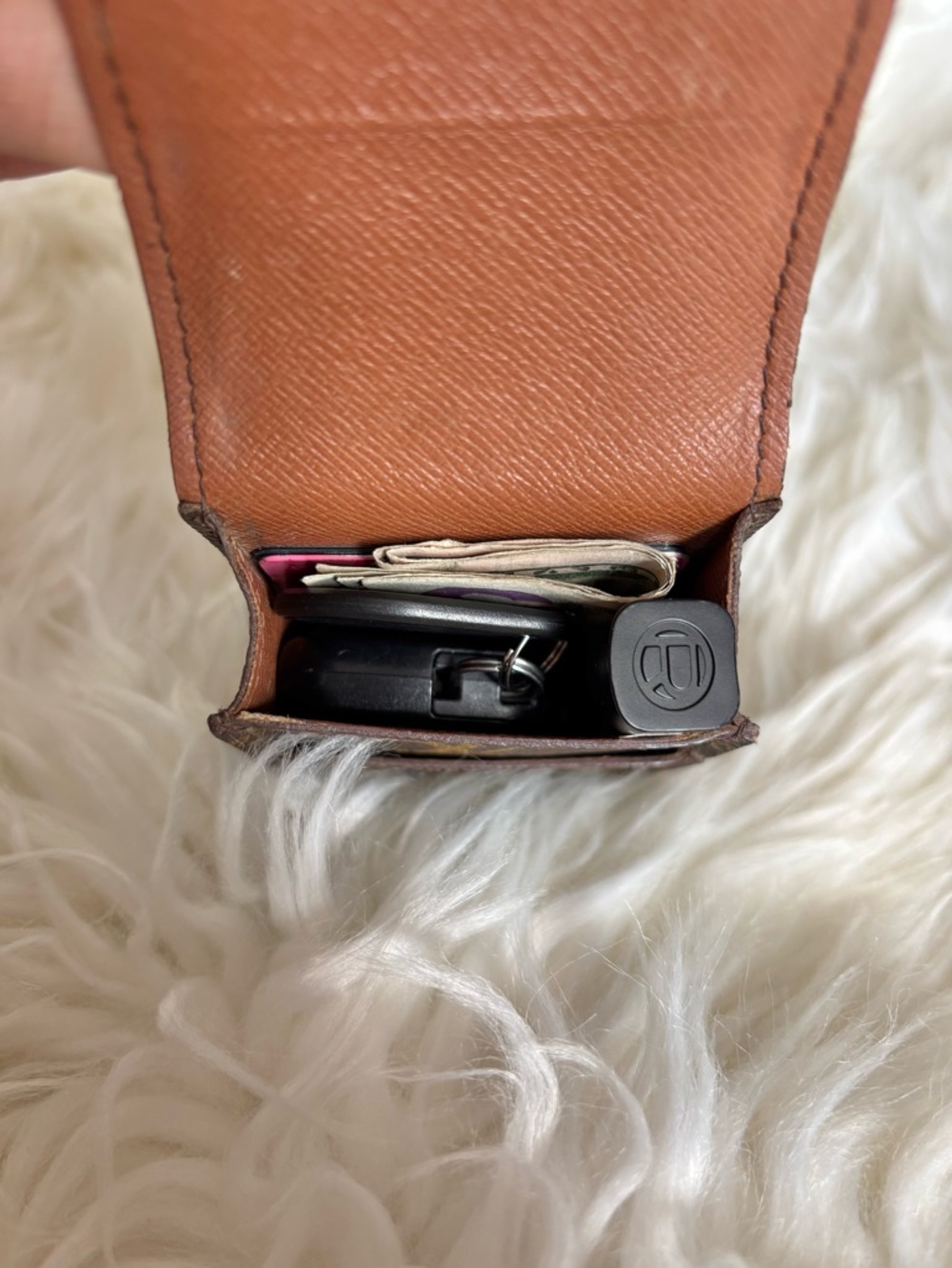Louis Vuitton On the Go Pouch/Cigarette Case - Picture 2 of 11